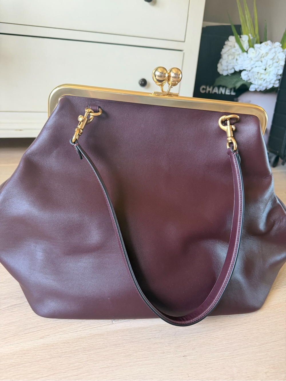 Large Coach Kiss-Lock Frame Clutch in Deep Burgundy with Gold Hardware - Picture 2 of 8